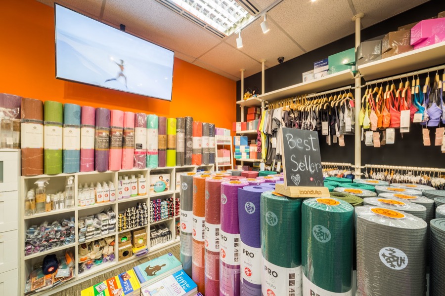 ภายในร้าน YogaAum — เสื่อโยคะและอุปกรณ์